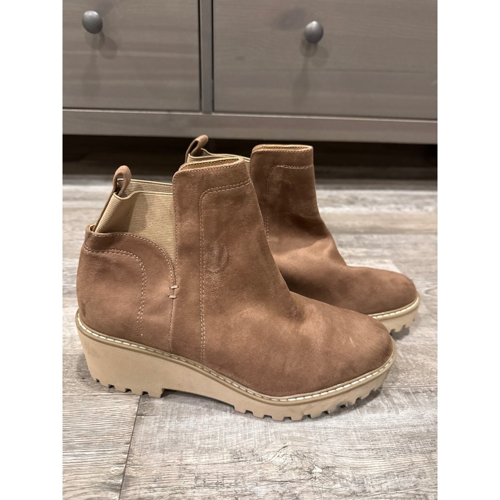 DV Dolce Vita Brown Faux Suede Lug Sole Wedge Ankle Boots Size 10 - NWT